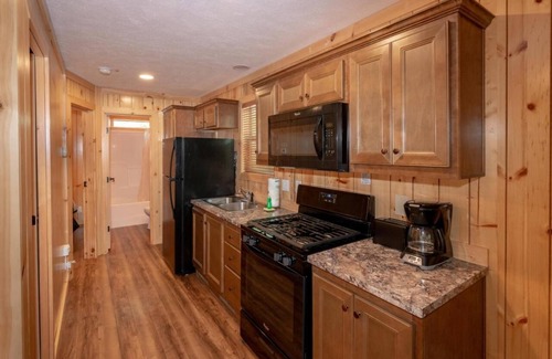 Lower Township Cabina | 2-bedroom Cottage in Cape May Premier Family Campground- Minutes from Wildwood!