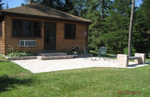 New Lisbon Cabaña | Casa de vacaciones en el agua con su propio muelle, Castle Rock Lake WI $ 1,036 / w