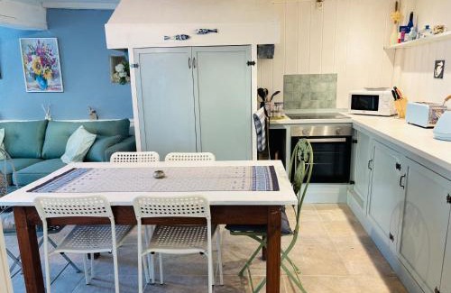 Caylus Casa | 2 Bedroom Cottage - Sleeps 6 - Pool - Garden