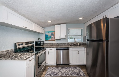 St. Pete Beach Cabaña | 2 BEDROOM COTTAGE ON ST.PETE BEACH- FULLY RENOVATED- OUTDOOR BBQ AND DINING AREA