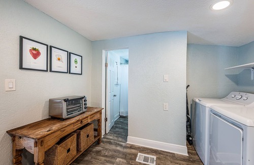 St. Pete Beach Cabaña | 2 BEDROOM COTTAGE ON ST.PETE BEACH- FULLY RENOVATED- OUTDOOR BBQ AND DINING AREA