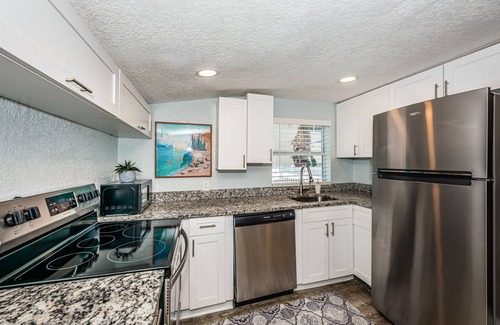 St. Pete Beach Cabaña | 2 BEDROOM COTTAGE ON ST.PETE BEACH- FULLY RENOVATED- OUTDOOR BBQ AND DINING AREA