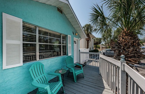 St. Pete Beach Cabaña | 2 BEDROOM COTTAGE ON ST.PETE BEACH- FULLY RENOVATED- OUTDOOR BBQ AND DINING AREA