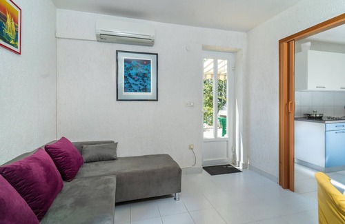 Jadranovo Apartamento | Acogedor apartamento de 2 dormitorios.