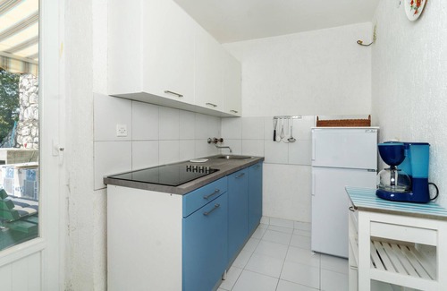 Jadranovo Apartamento | Acogedor apartamento de 2 dormitorios.