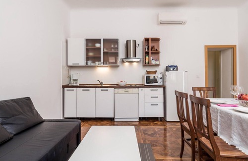 Volosko Apartamento | Acogedor apartamento de 2 habitaciones.