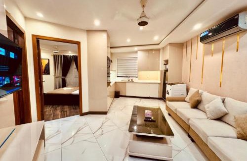 Lahore Apartamento | 2 Bedroom Cozy Apartment by Lux Haven Stays
