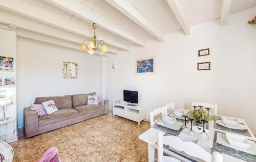 Oradour-Fanais Casa | 2 Bedroom Cozy Home In Oradour-Fanais