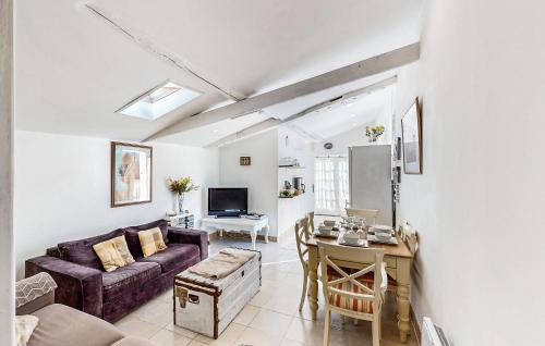 Oradour-Fanais Casa | 2 Bedroom Cozy Home In Oradour-Fanais