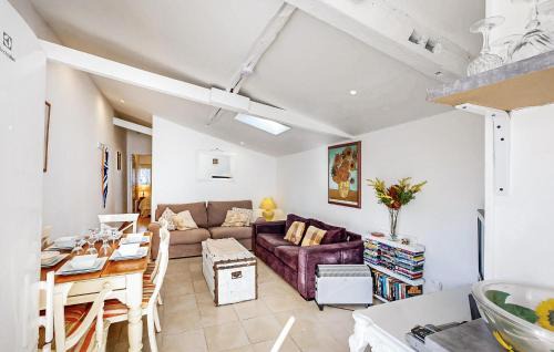 Oradour-Fanais Casa | 2 Bedroom Cozy Home In Oradour-Fanais
