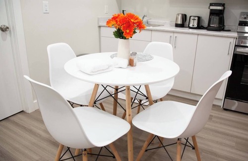Saskatoon Casa | 2 Bedroom Cozy Suite in Kensington