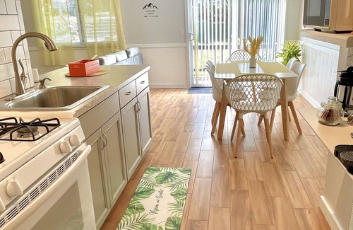 Vernon Condominio | 2 bedroom cozy condo with parking on premises