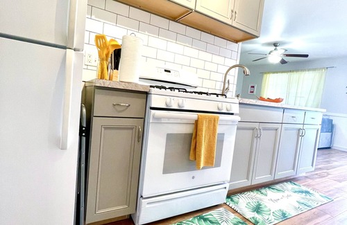 Vernon Condominio | 2 bedroom cozy condo with parking on premises