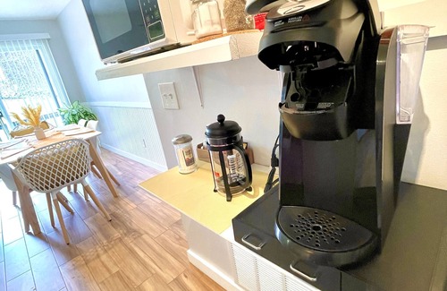 Vernon Condominio | 2 bedroom cozy condo with parking on premises