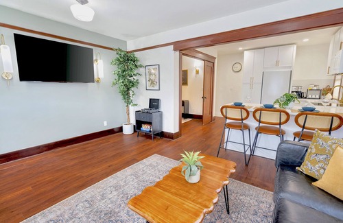 Whittier Apartamento | 2 Bedroom Craftsman:KING Bed:Office:Views:Parking::Between Disney/Universal