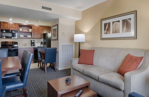 The Point Condominio | 2 Bedroom Deluxe Condo, Sleeps 6, Kitchen, Downtown Newport, Long Wharf Resort!
