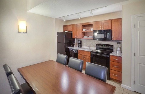 The Point Condominio | 2 Bedroom Deluxe Condo, Sleeps 6, Kitchen, Downtown Newport, Long Wharf Resort!