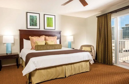 Waikiki Hotel | 2 Bedroom Deluxe Lower Level - Full Kitchen - Waikiki Beach Walk AUG 17 to 24