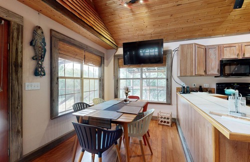 Canyon Lake Casa | 2-bedroom dog-friendly home with loft and spacious porch