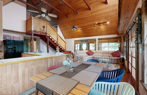 Canyon Lake Casa | 2-bedroom dog-friendly home with loft and spacious porch