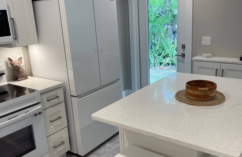 Sanibel Casa | 2 Bedroom Duplex - Close to Causeway / Walk to Nerita Beach!