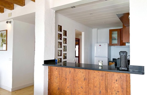 Vallpineda Apartamento | Escapada frente al mar con Parking por Hostem