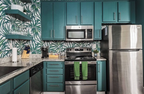 Thomas Square Condominio | 2 bedroom * Firepit * Sleeps 4 * Historic Savannah * Recently Renovated *Dogs OK