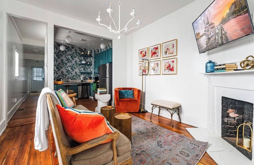 Thomas Square Condominio | 2 bedroom * Firepit * Sleeps 4 * Historic Savannah * Recently Renovated *Dogs OK