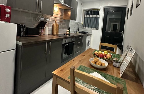 Plasnewydd Apartamento | 2 Bedroom flat With Hot Tub In Cardiff 15 mins walk to city centre
