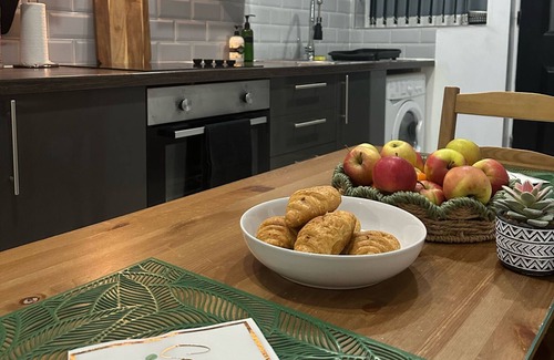 Plasnewydd Apartamento | 2 Bedroom flat With Hot Tub In Cardiff 15 mins walk to city centre