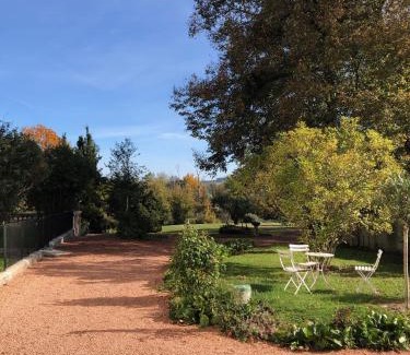 Charmeil Casa | 2 bedroom Gîte-Cottage- Chateau de Charmeil