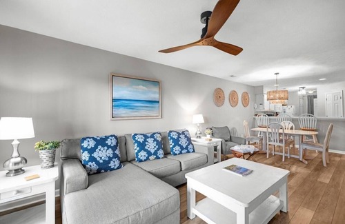 Pawleys Island Villa | 2 Bedroom Golfer's Getaway Sleeps 4
