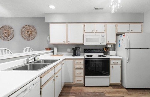 Pawleys Island Villa | 2 Bedroom Golfer's Getaway Sleeps 4