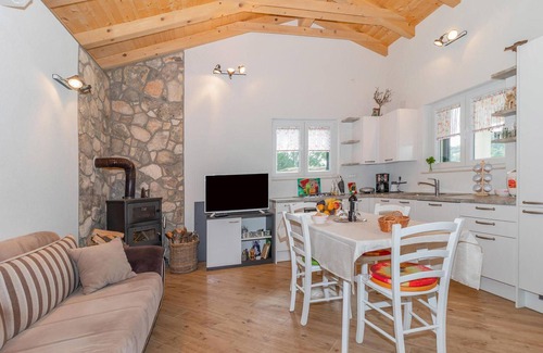 Novi Vinodolski Casa | Hermosa casa de 2 dormitorios en.