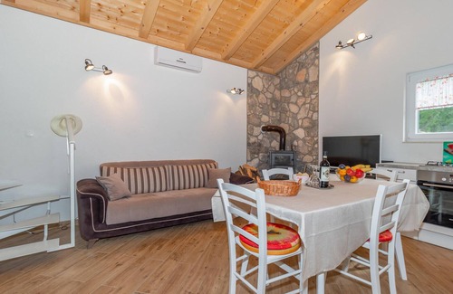 Novi Vinodolski Casa | Hermosa casa de 2 dormitorios en.