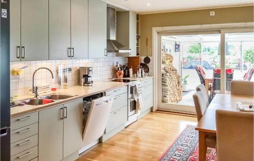 Tomta Casa | 2 Bedroom Gorgeous Home In Hallstavik