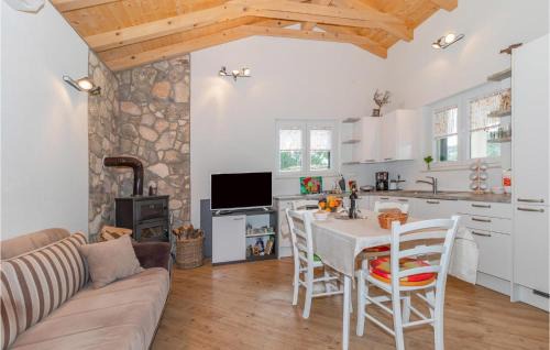 Novi Vinodolski Casa | 2 Bedroom Gorgeous Home In Klenovica