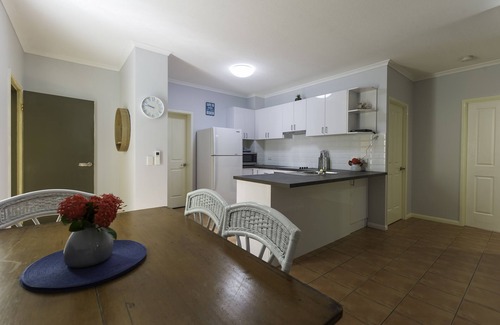 Port Douglas Apartamento | 2 BEDROOM GROUND FLOOR APARTMENT 500M TO THE BEACH AND CLOSE TO MAIN STREET