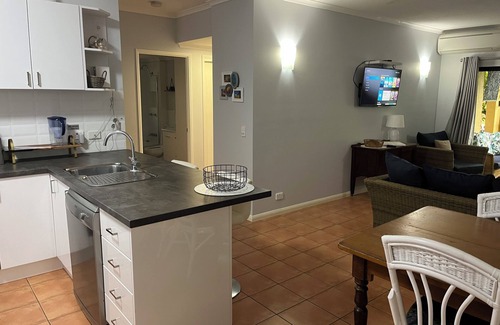 Port Douglas Apartamento | 2 BEDROOM GROUND FLOOR APARTMENT 500M TO THE BEACH AND CLOSE TO MAIN STREET