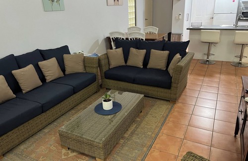Port Douglas Apartamento | 2 BEDROOM GROUND FLOOR APARTMENT 500M TO THE BEACH AND CLOSE TO MAIN STREET