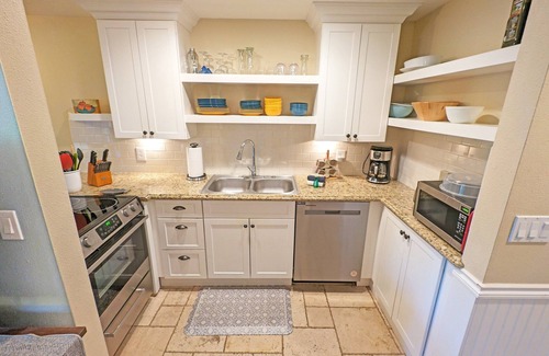 Sunriver Condominio | 2 Bedroom Ground Level Condo is the wonderfully located Abbot House complex - ABT04