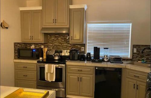 Greenacres Casa | 2 Bedroom guesthouse with private parking & private entrance