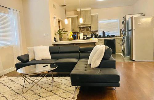 Greenacres Casa | 2 Bedroom guesthouse with private parking & private entrance