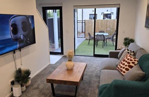 Henderson Casa | 2 Bedroom Haven in Sunnyvale
