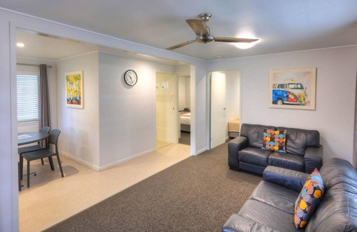 Alexandra Headland Cabina | 2 Bedroom Holiday Home 4 Berth - 2 Bedroom Holiday Home 4 Berth