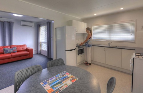 Alexandra Headland Cabina | 2 Bedroom Holiday Home 5 Berth - 2 Bedroom Holiday Home 5 Berth
