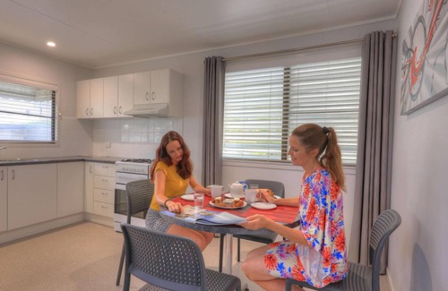 Alexandra Headland Cabina | 2 Bedroom Holiday Home 5 Berth - 2 Bedroom Holiday Home 5 Berth