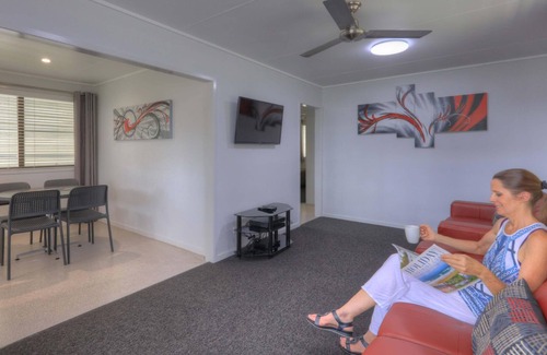 Alexandra Headland Cabina | 2 Bedroom Holiday Home 5 Berth - 2 Bedroom Holiday Home 5 Berth