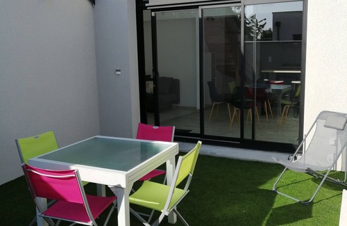 Donville-les-Bains Casa | 2-bedroom house with outdoor area 800m from the beach