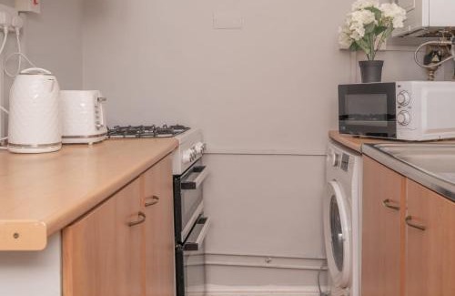Weston by Wellend Apartamento | 2 Bedroom Home Coventry, Parking